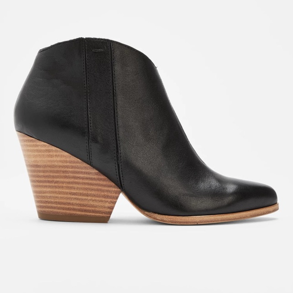 Eileen Fisher Black Bootie with Heel. Size 10
